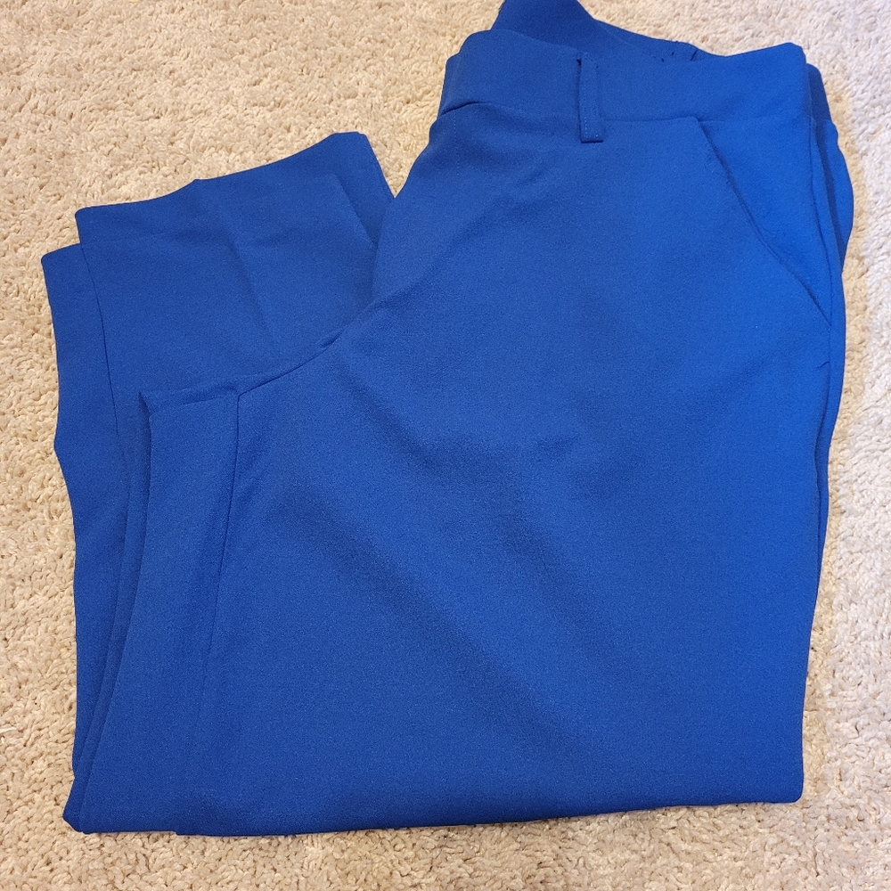 😍😍Royal Blue Ashley Stewart Blue Capris👖👖🥰